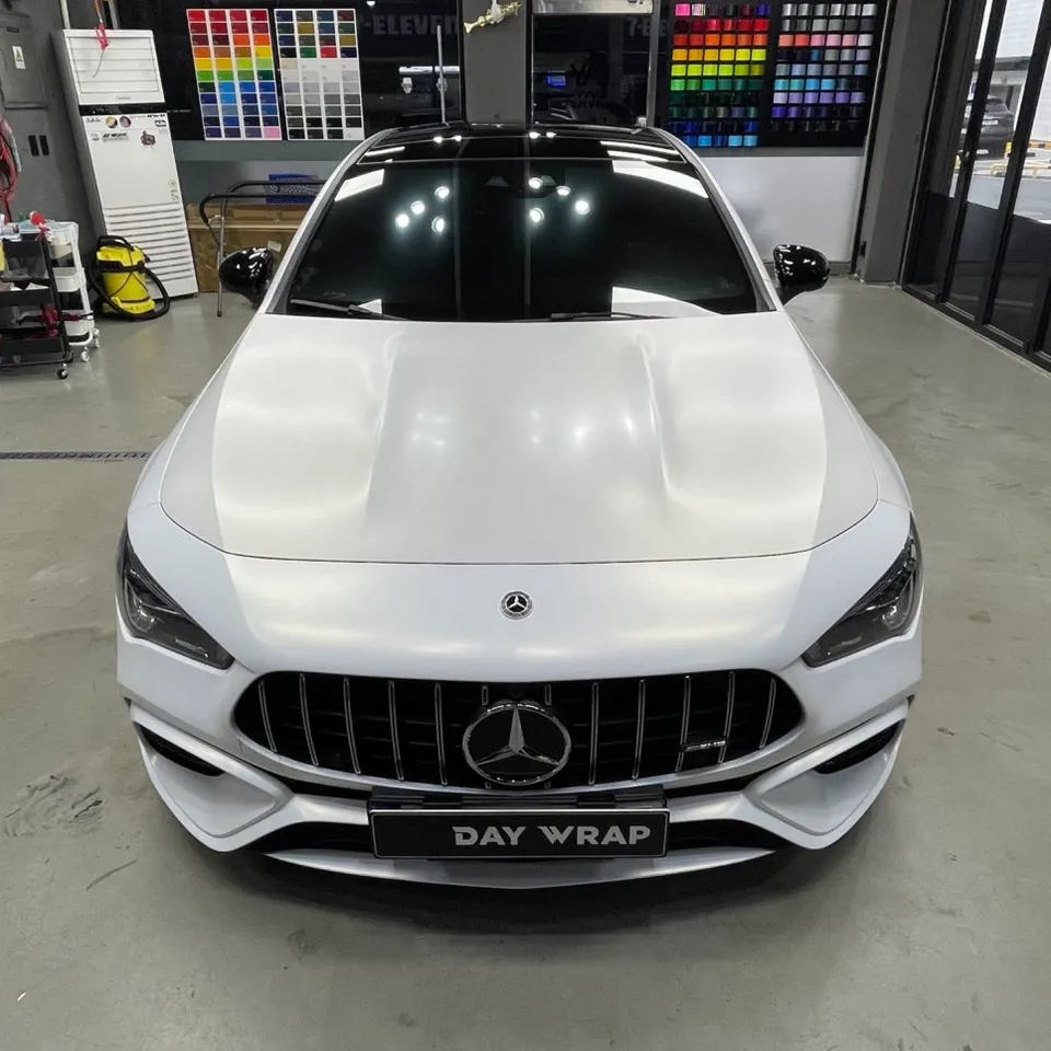 Mercedes-Benz CLAのカーラッピング事例:3Mサテンプロズンバニラ 施工写真 1-3