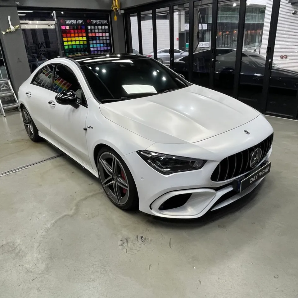 Mercedes-Benz CLAのカーラッピング事例:3Mサテンプロズンバニラ 施工写真 2-3