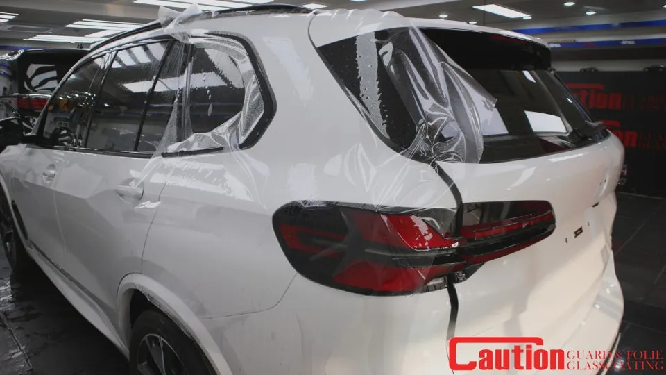 BMW X5のPPF施工事例|費用目安と仕上がり 施工写真 1-2