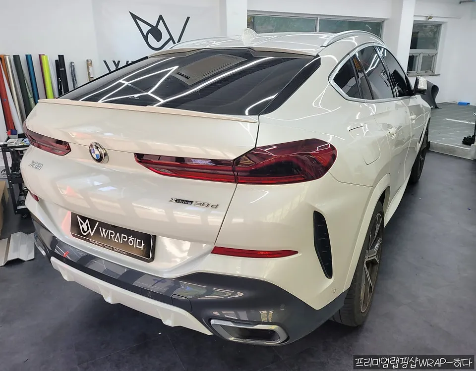 BMW X6のカーラッピング事例｜費用目安・仕上がり 施工写真 2-1