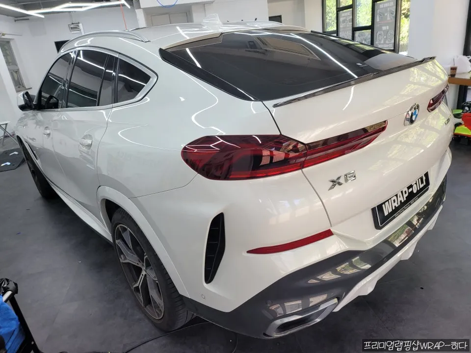 BMW X6のカーラッピング事例｜費用目安・仕上がり 施工写真 1-2