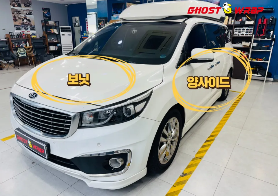 Kia Carnivalのカーラッピング事例|広告効果と費用目安 施工写真 2-1
