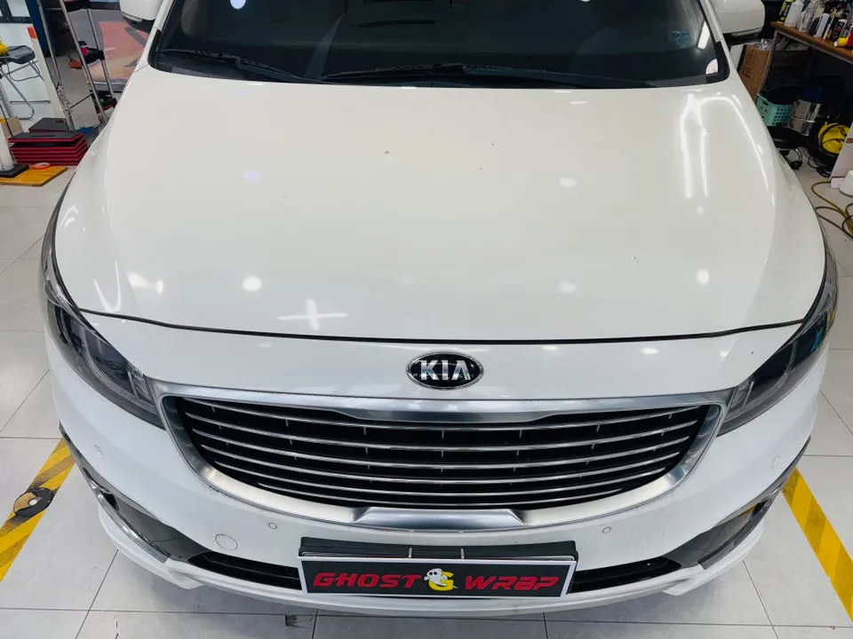 Kia Carnivalのカーラッピング事例|広告効果と費用目安 施工写真 3-1