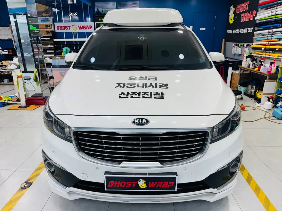 Kia Carnivalのカーラッピング事例|広告効果と費用目安 施工写真 3-3