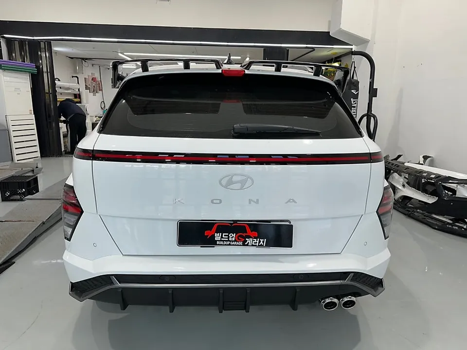 Hyundai Konaのカーラッピング事例|3Mブラックでカスタム 施工写真 3-1