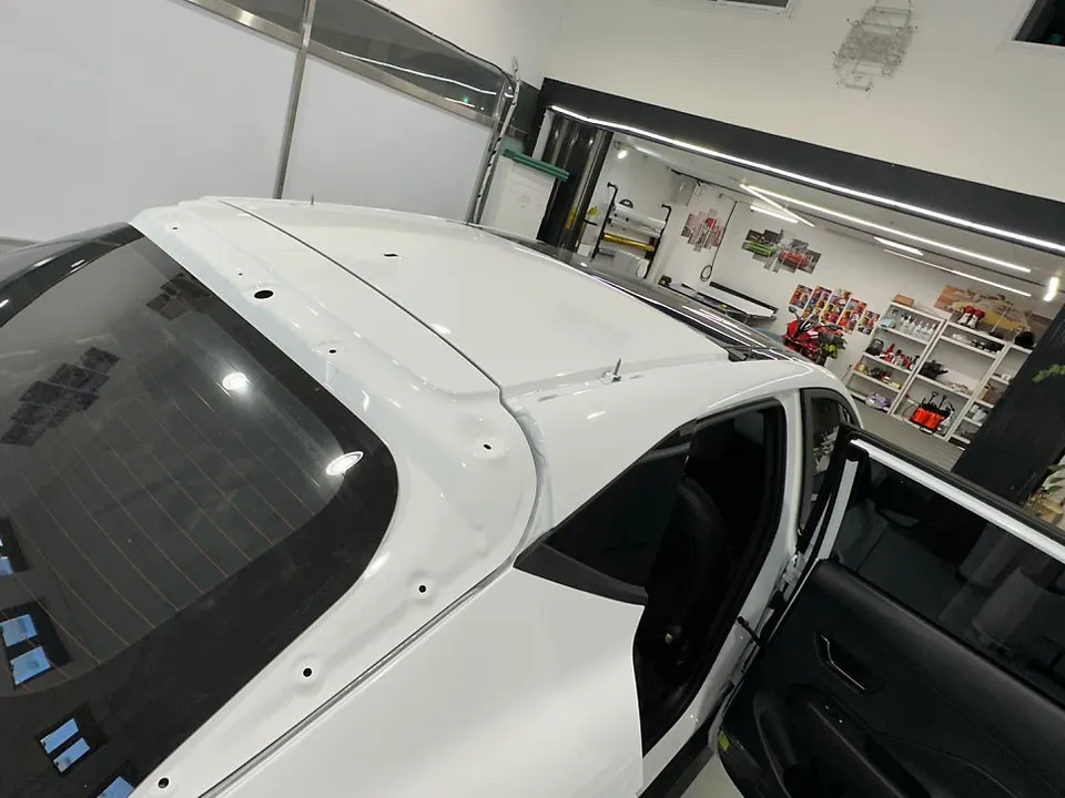 Hyundai Konaのカーラッピング事例|3Mブラックでカスタム 施工写真 2-2
