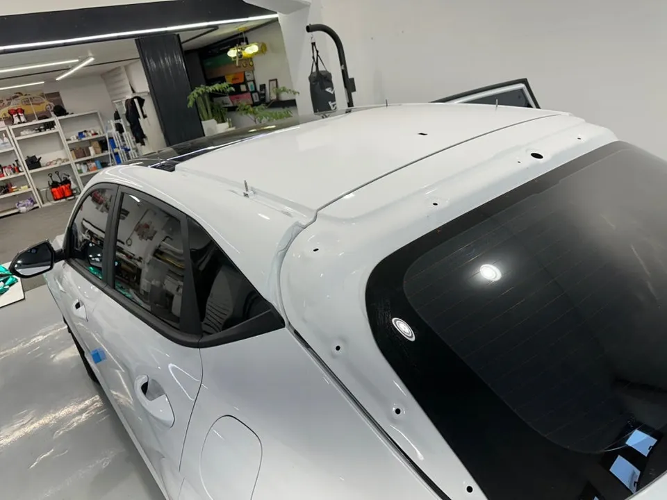 Hyundai Konaのカーラッピング事例|3Mブラックでカスタム 施工写真 1-3
