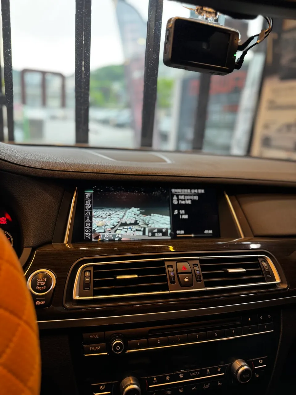 BMW 7 SeriesのAndroid Auto・CarPlay取付事例 施工写真 3