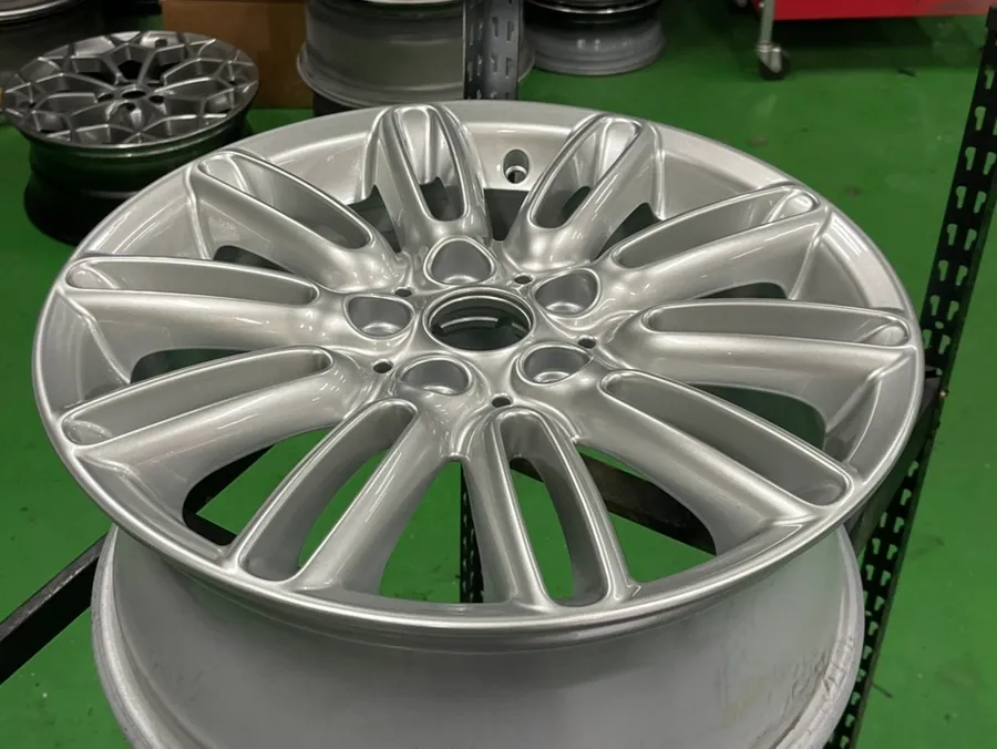 MINI MINI Cooperのホイールリペア・塗装事例 施工写真 3-2