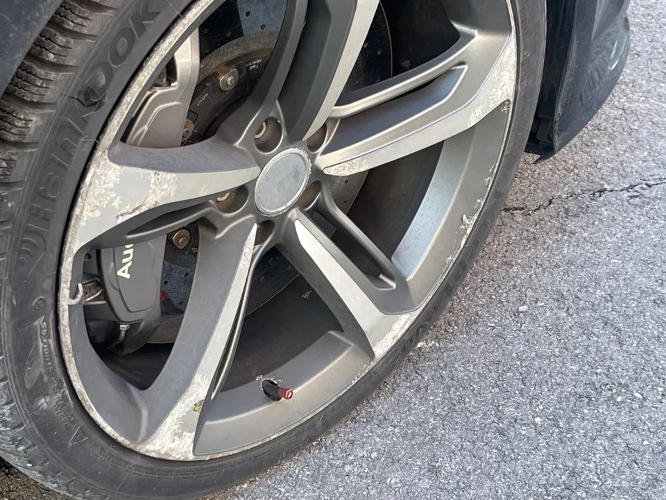 Audi RS7のホイールリペア・塗装事例 施工写真 4-2