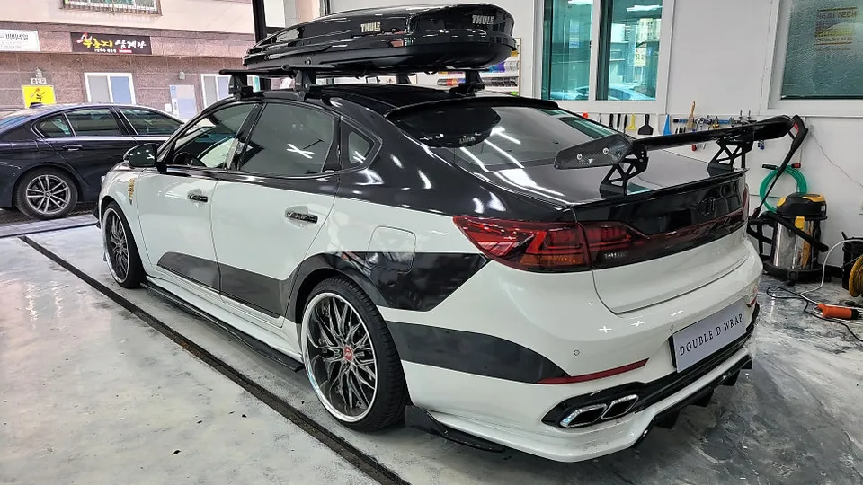 Mercedes-Benz S-Classのカーラッピング事例 施工写真 4