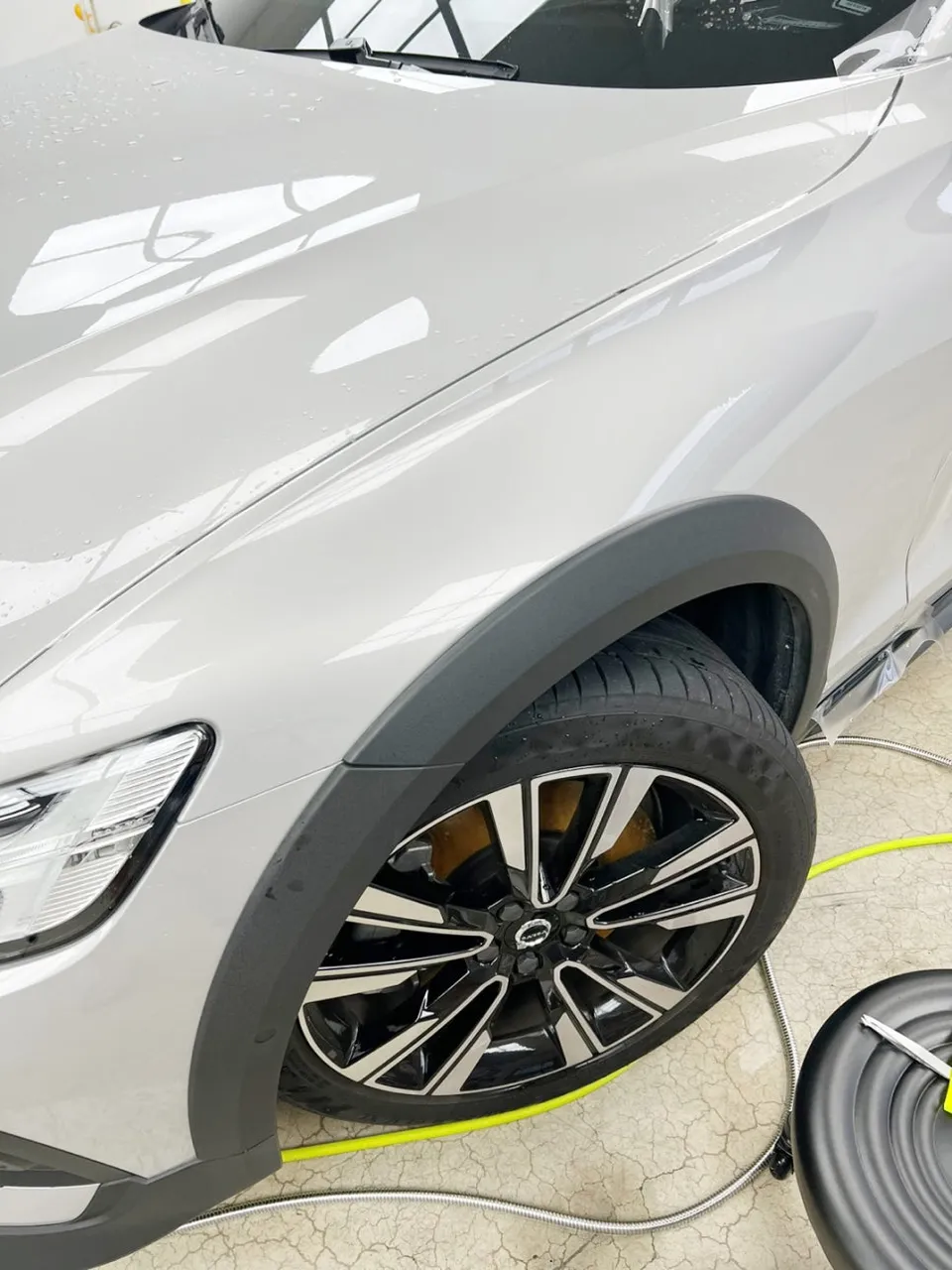 Volvo V60のPPF施工事例｜費用目安と仕上がり 施工写真 2-1