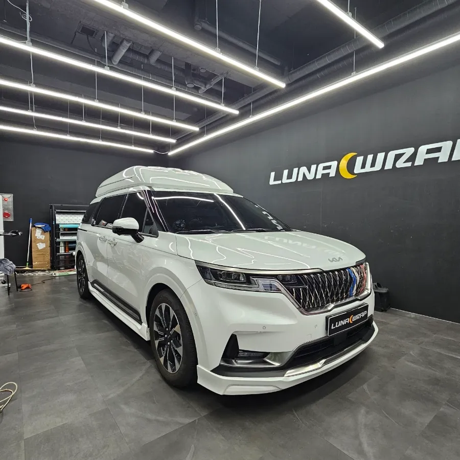 Kia Carnival Hi-Limousineのカーラッピング事例|費用目安・仕上がり 施工写真 1-1