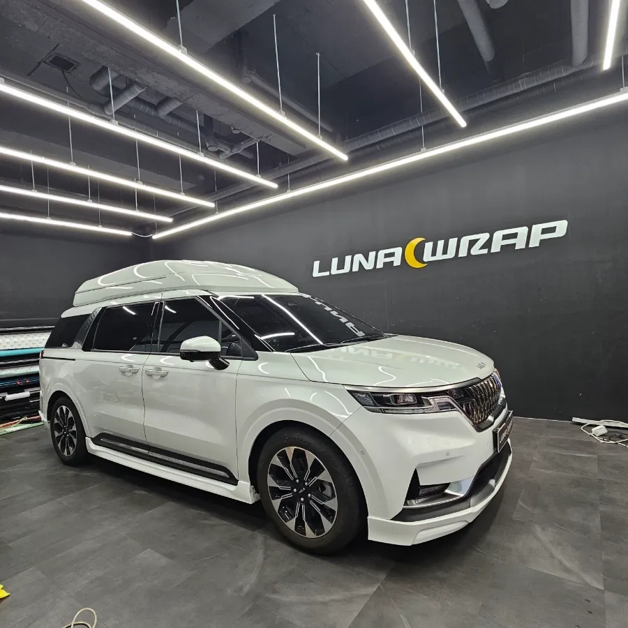 Kia Carnival Hi-Limousineのカーラッピング事例|費用目安・仕上がり 施工写真 2-1