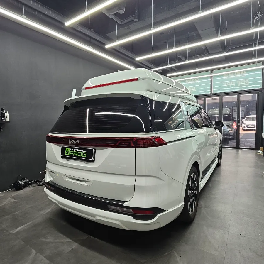 Kia Carnival Hi-Limousineのカーラッピング事例|費用目安・仕上がり 施工写真 2-2