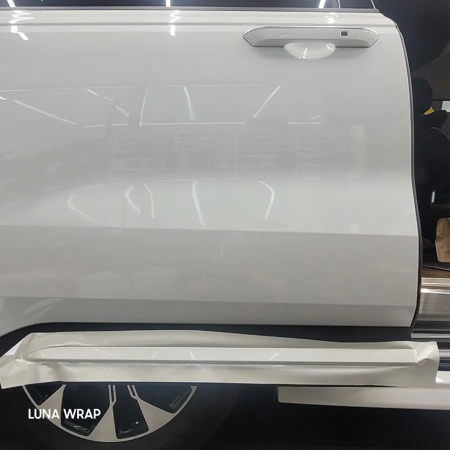 Kia Carnival Hi-Limousineのカーラッピング事例|費用目安・仕上がり 施工写真 1-3
