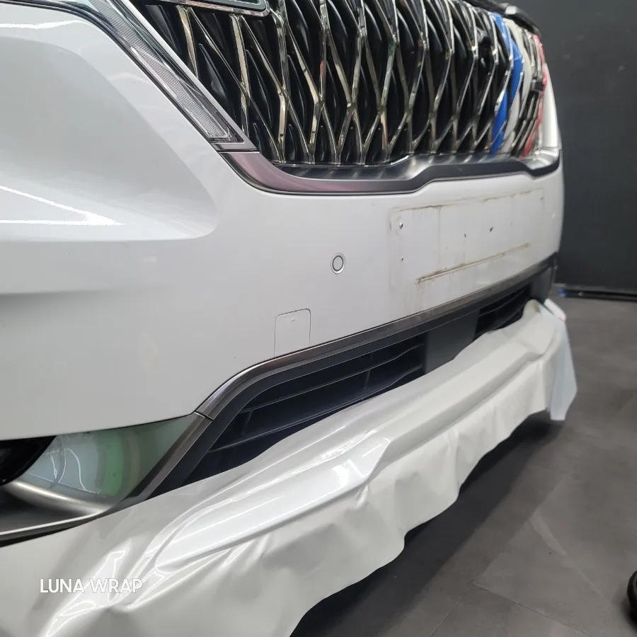Kia Carnival Hi-Limousineのカーラッピング事例|費用目安・仕上がり 施工写真 3-3