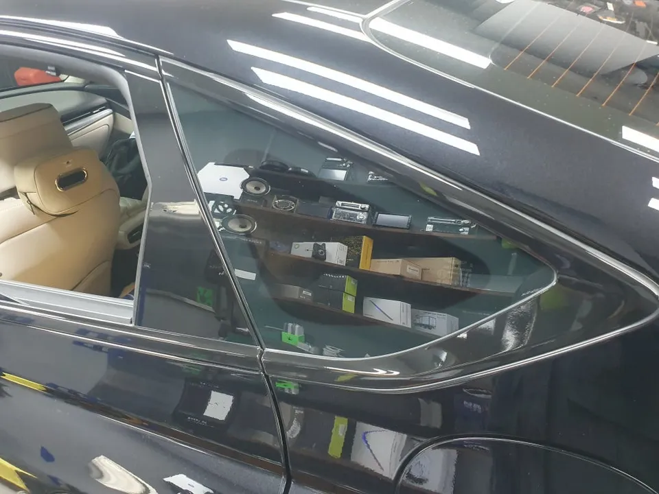 Genesis G80 PPF施工事例｜クローム部分の印象変化 施工写真 3-2