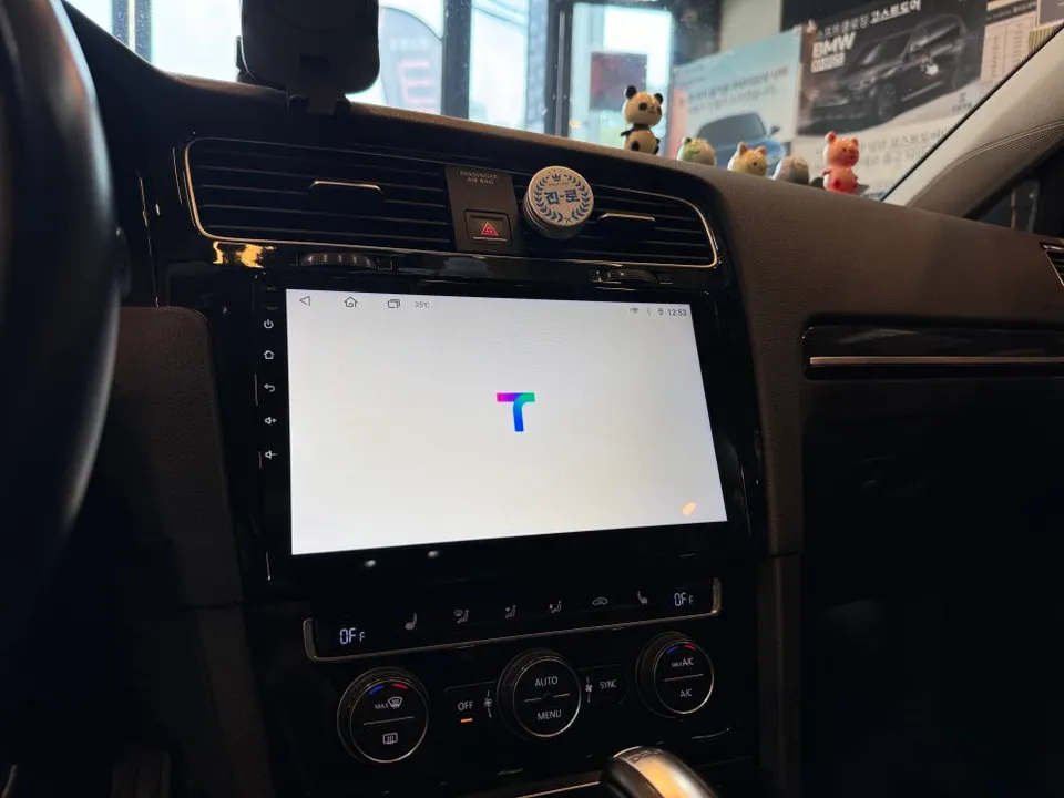Volkswagen Golf 7th GenのAndroid Auto・CarPlay取付事例 施工写真 4-2