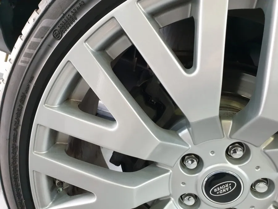 Land Rover Discoveryのホイールリペア・塗装事例 施工写真 4-1
