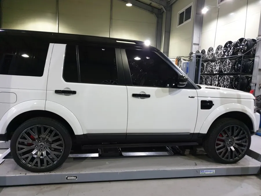 Land Rover Discoveryのホイールリペア・塗装事例 施工写真 4-2