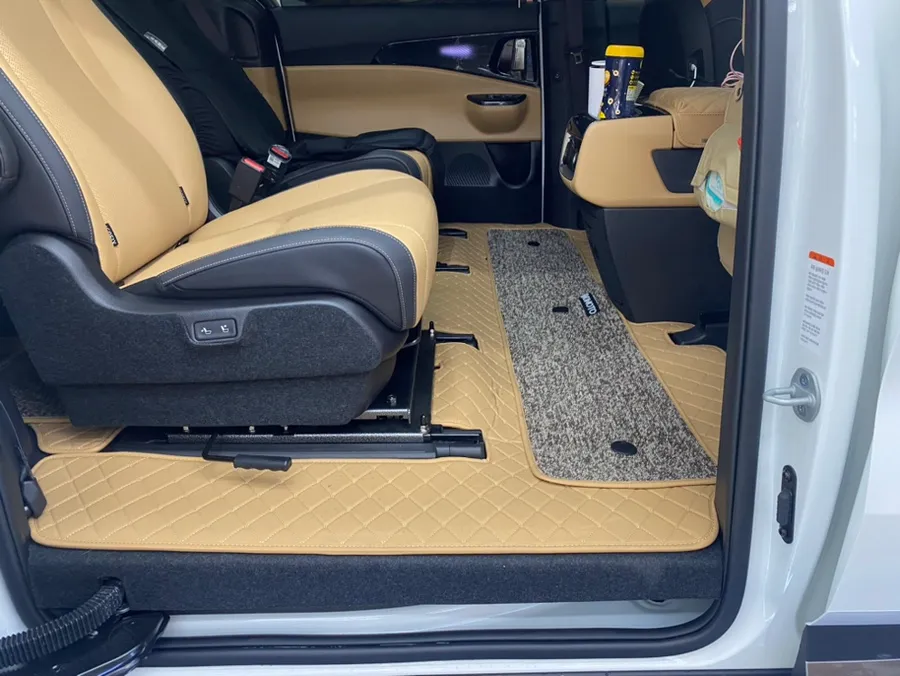 Kia Carnival KA4のガラスコーティング事例|費用目安・仕上がり 施工写真 1-2