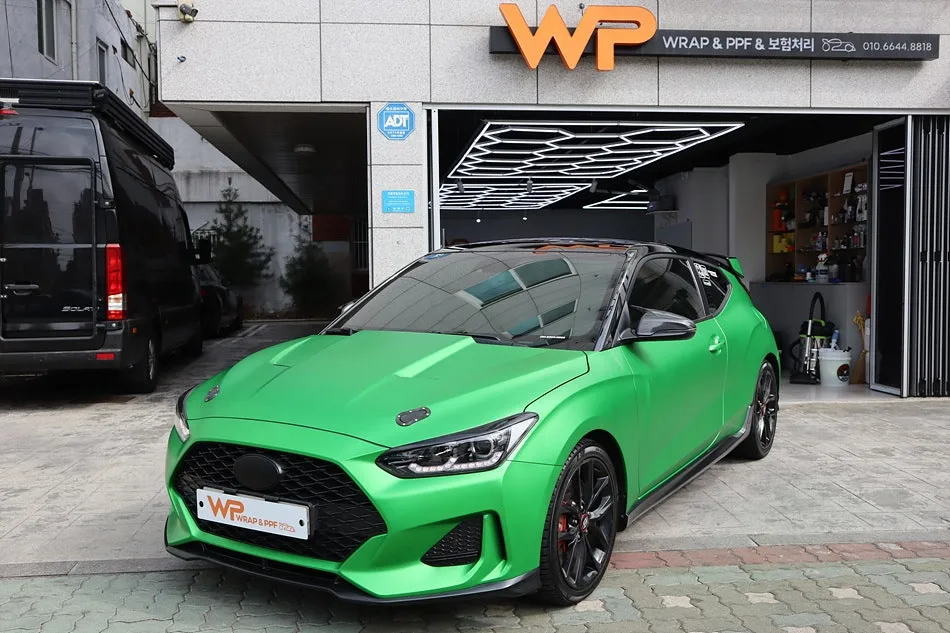 Hyundai Veloster JSのカーラッピング事例｜エメラルドグリーンクロム 施工写真 1-1