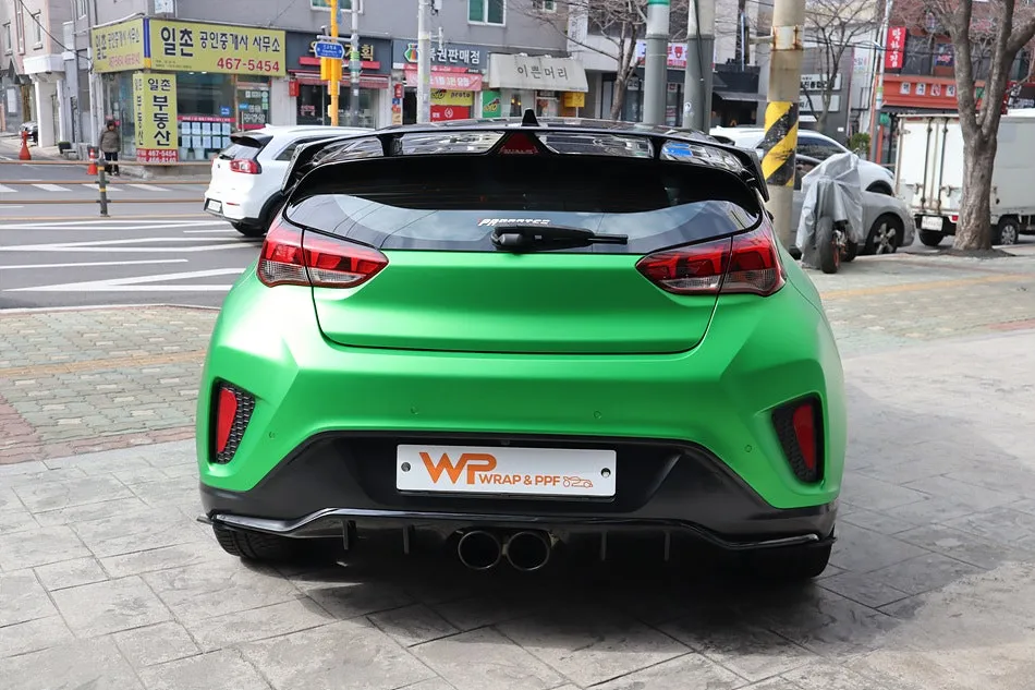 Hyundai Veloster JSのカーラッピング事例｜エメラルドグリーンクロム 施工写真 2-2
