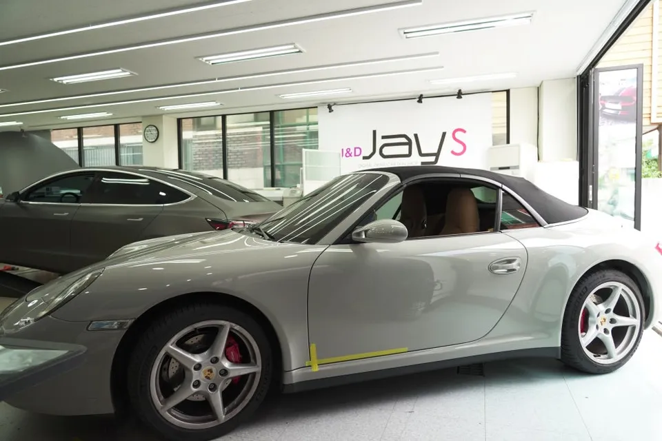 ポルシェ911カレラ デカール施工事例｜費用目安・仕上がり 施工写真 1-2