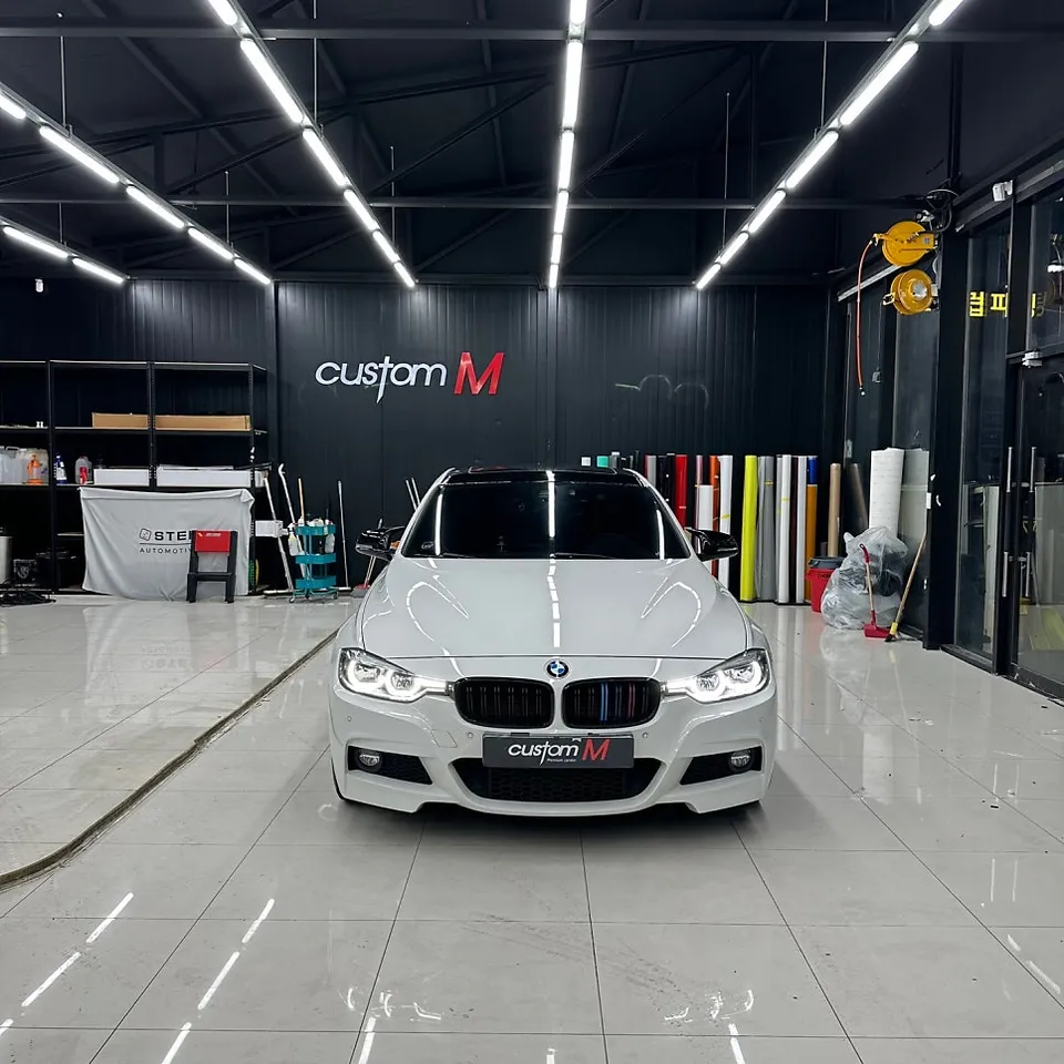 BMW 3 Seriesのカーラッピング事例|旧フィルム剥離と再施工 施工写真 2-3