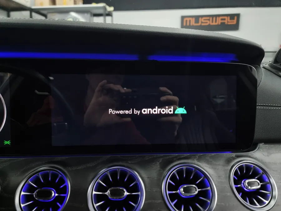 Mercedes-Benz CLS 450のAndroid Auto・CarPlay取付事例 施工写真 4