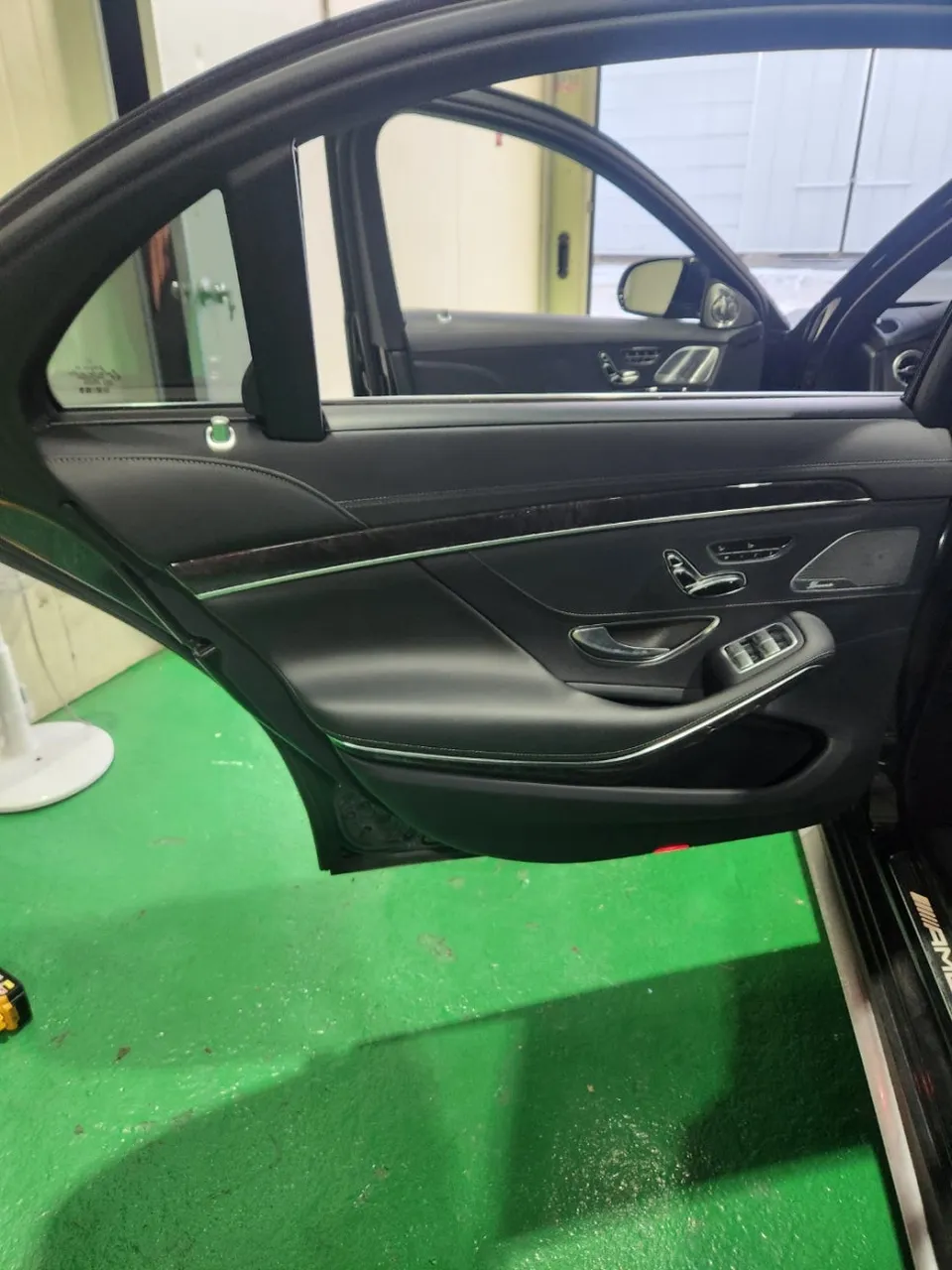 Mercedes-Benz S-Class interior customization - Mercedes-Benz S63 AMG Interior Customization Review photo 3