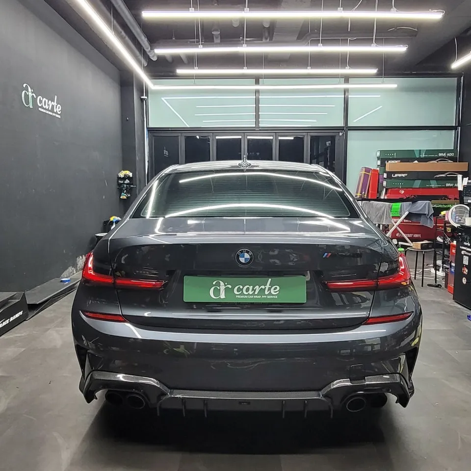 BMW 3 Seriesのカーラッピング事例 施工写真 4