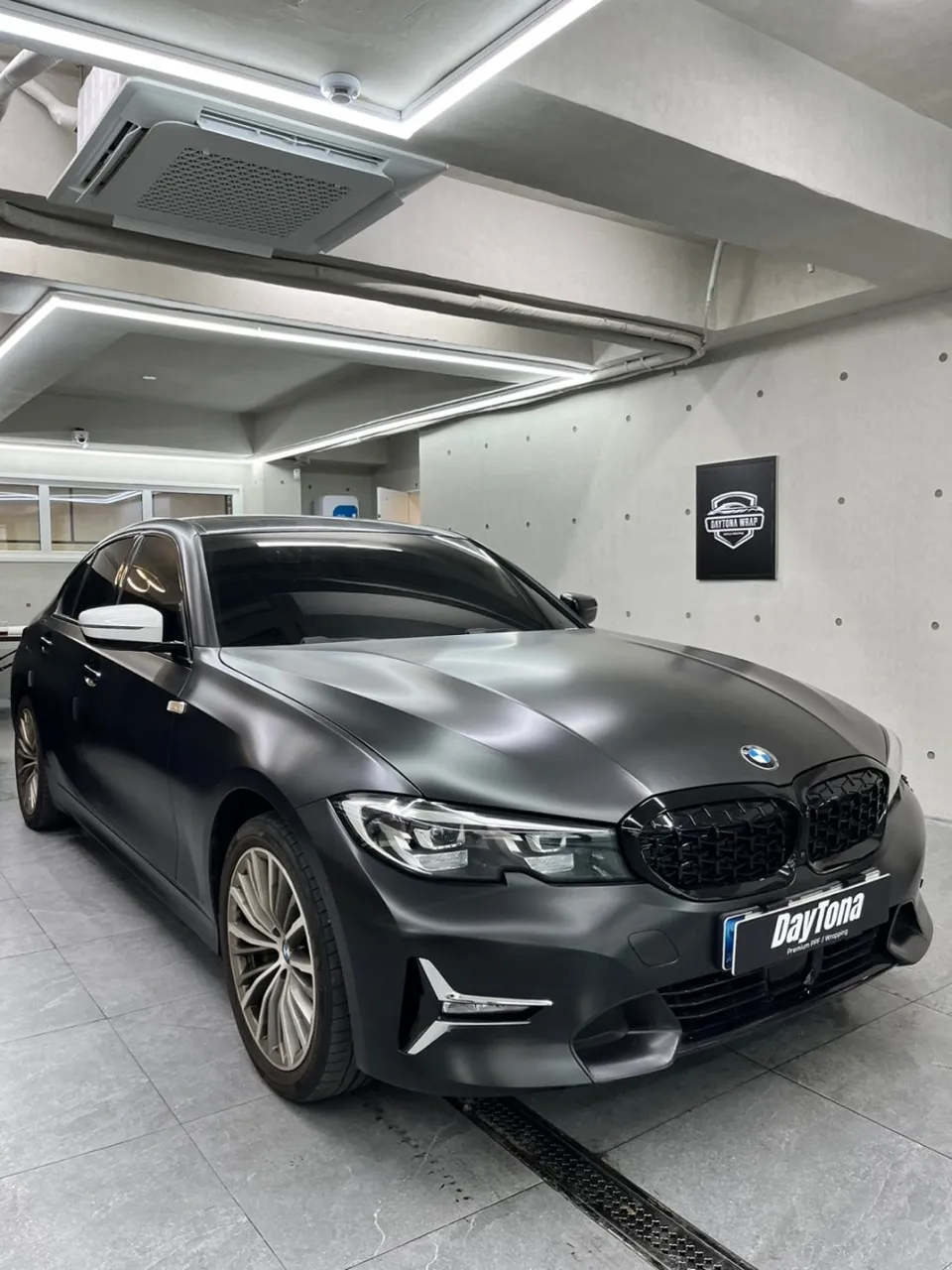 BMW 330e G20 vinyl wrap - BMW 330e Vinyl Wrap Review: Satin Black Partial Re-wrap Success photo 4
