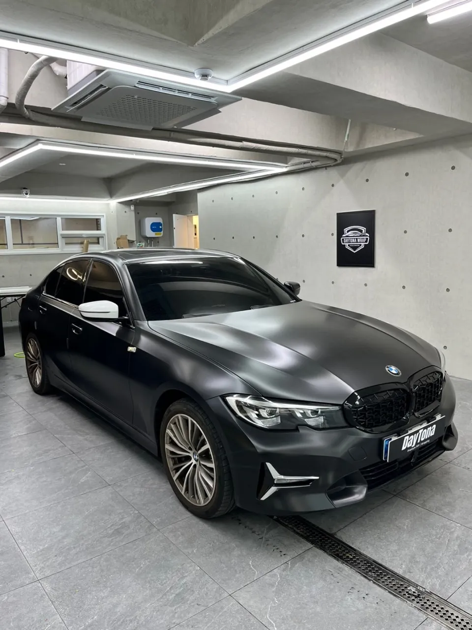 BMW 330e G20 vinyl wrap - BMW 330e Vinyl Wrap Review: Satin Black Partial Re-wrap Success photo 5