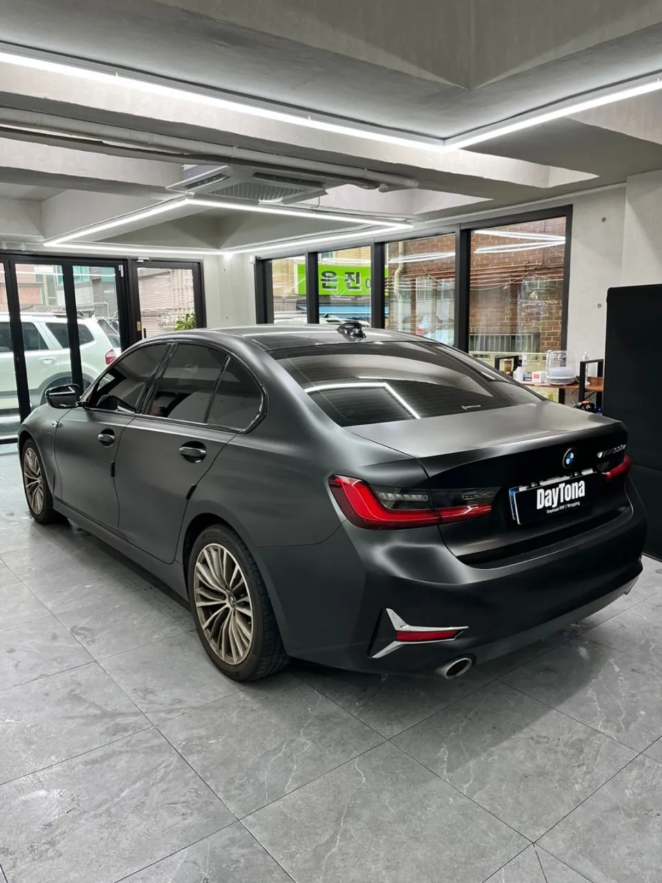 BMW 330e G20のカーラッピング事例 施工写真 2-2