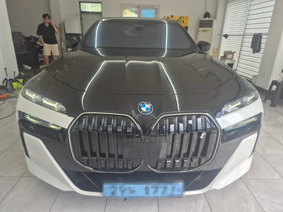 BMW 7 Seriesのカーラッピング事例|費用目安・仕上がり 施工写真 3-2