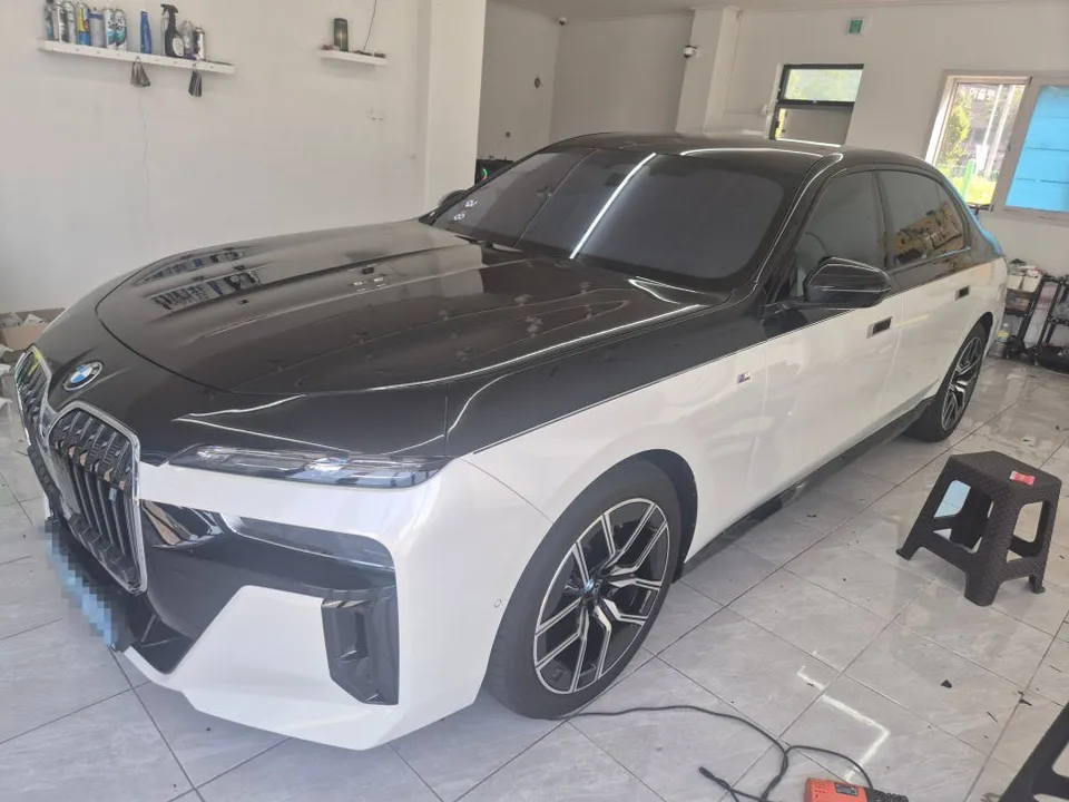 BMW 7 Seriesのカーラッピング事例|費用目安・仕上がり 施工写真 1-3