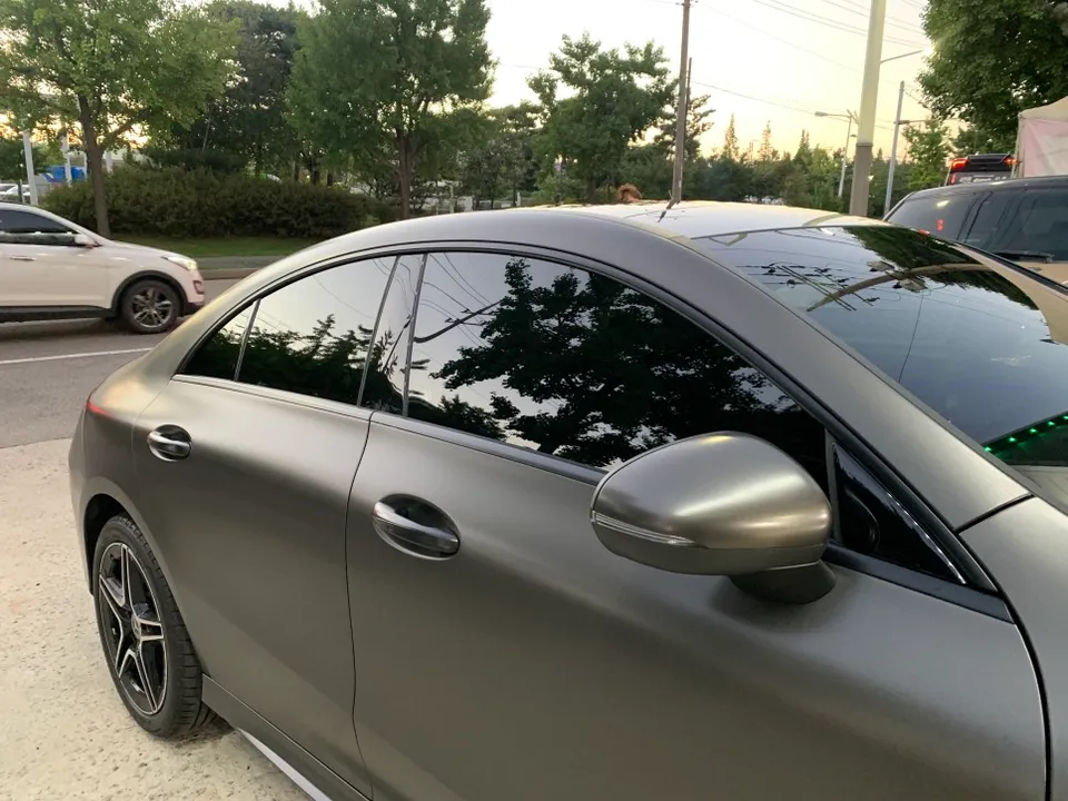 Mercedes-Benz CLA 250のカーラッピング事例：サテンダークバサルト 施工写真 1-3