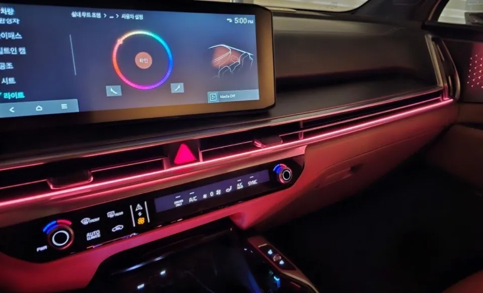 Kia Sorento ambient lighting - 2024 Kia Sorento Ambient Lighting Review — Premium LED Interior photo 4