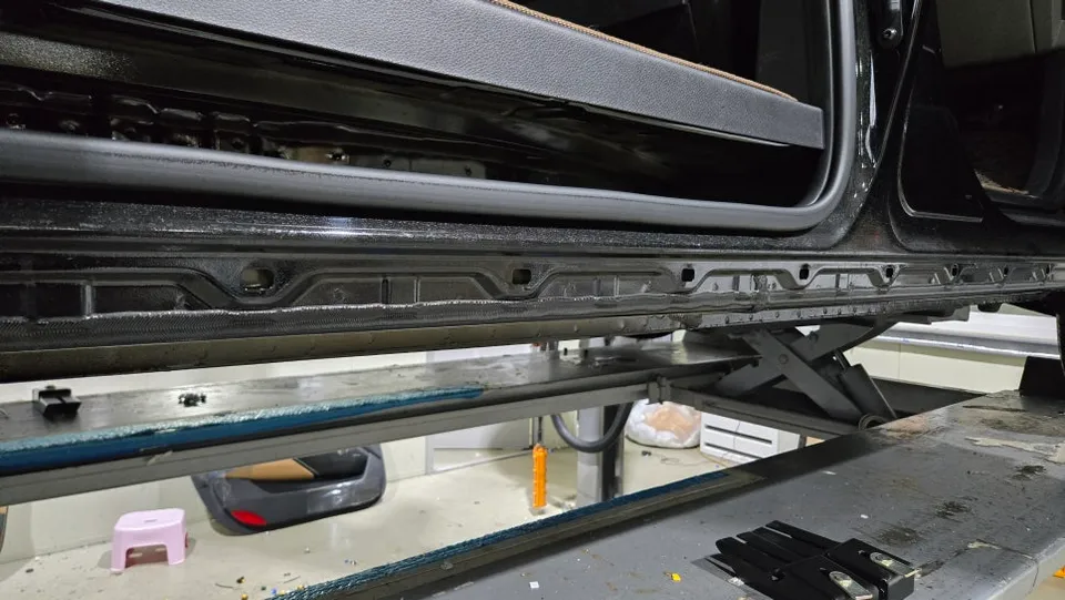 Kia Carnival KA4 body kit - Kia Carnival KA4 Body Kit Installation Review photo 4