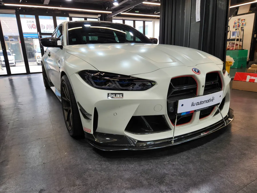 BMW M3のカーラッピング事例｜M3CSタイプのエッジラッピング 施工写真 4-2