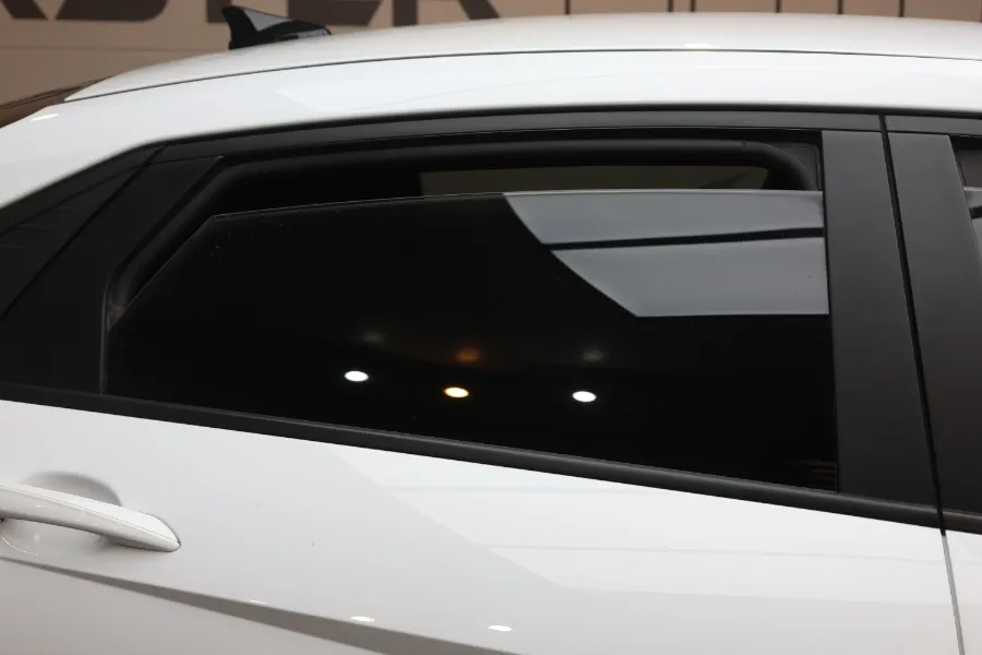 Hyundai Elantraのカーフィルム施工事例｜費用目安・仕上がり 施工写真 1-2