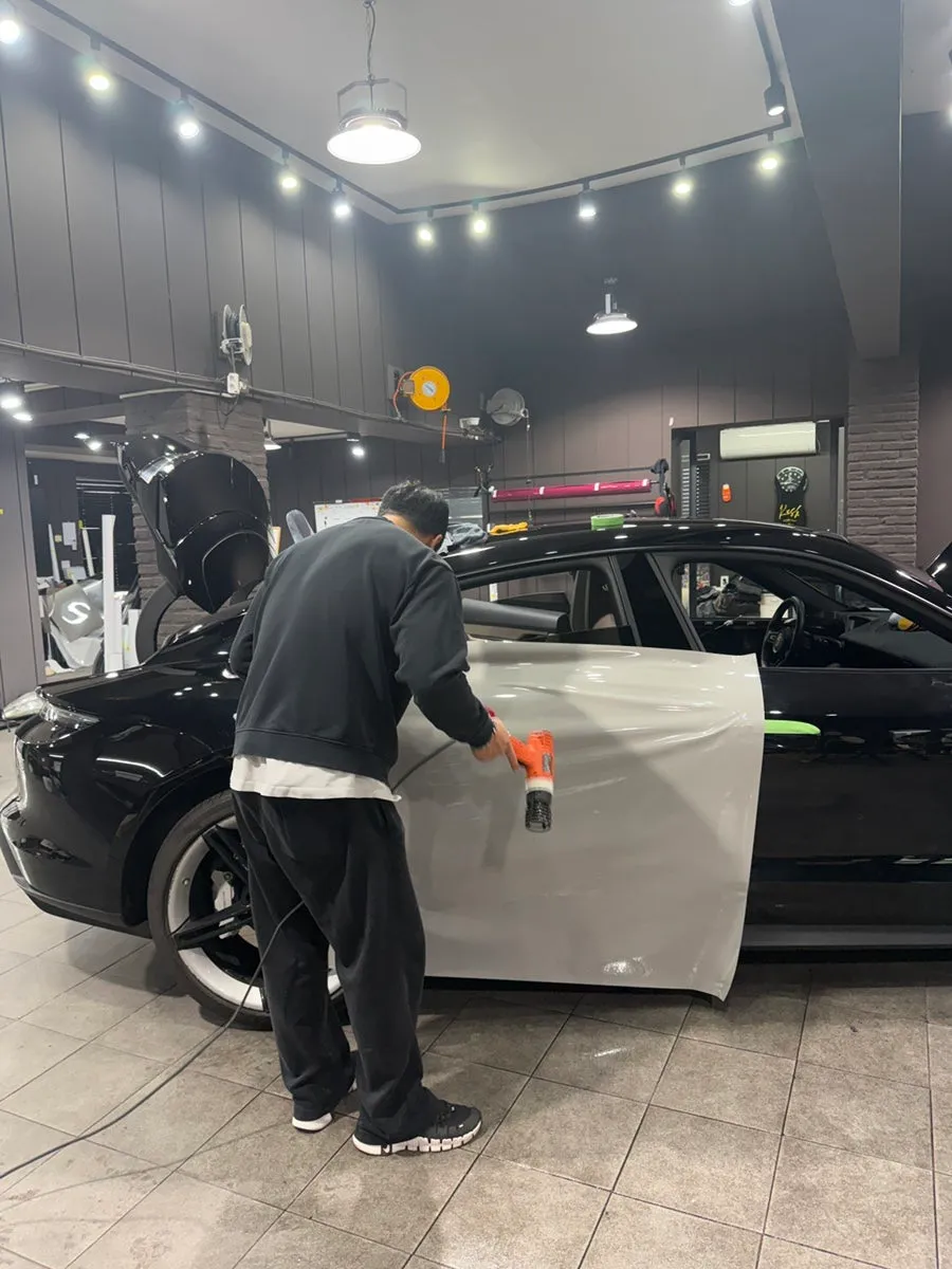 ポルシェ タイカン カーラッピング事例｜費用目安・仕上がり 施工写真 4-1
