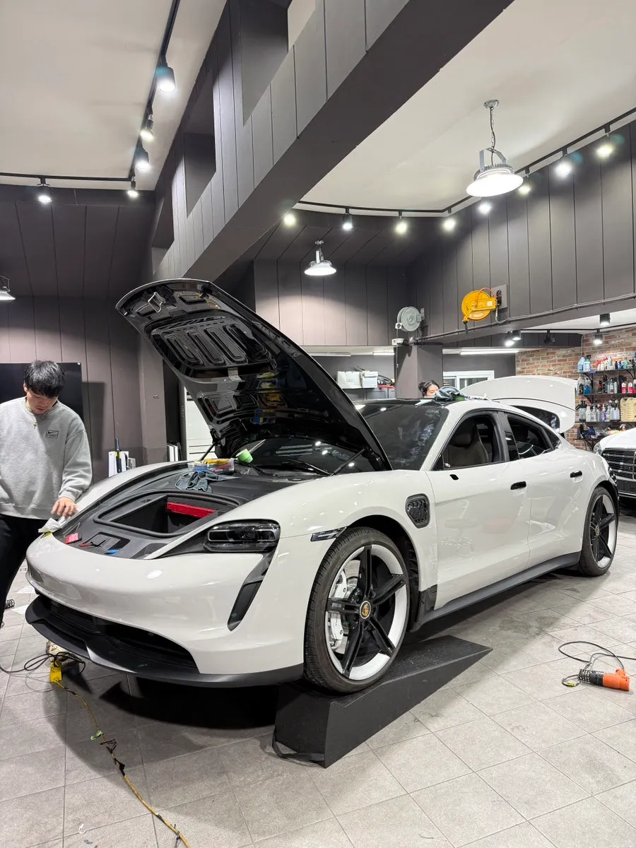 ポルシェ タイカン カーラッピング事例｜費用目安・仕上がり 施工写真 1-2