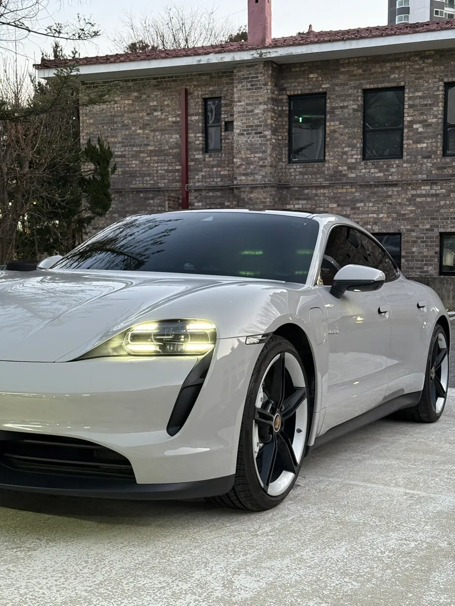 ポルシェ タイカン カーラッピング事例｜費用目安・仕上がり 施工写真 1-3