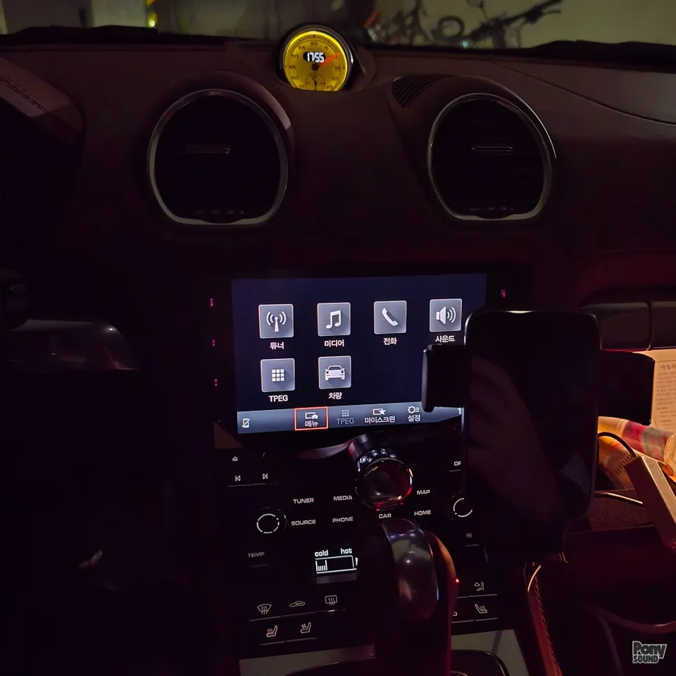 Porsche 718 BoxsterのAndroid Auto・CarPlay取付事例 施工写真 1-1