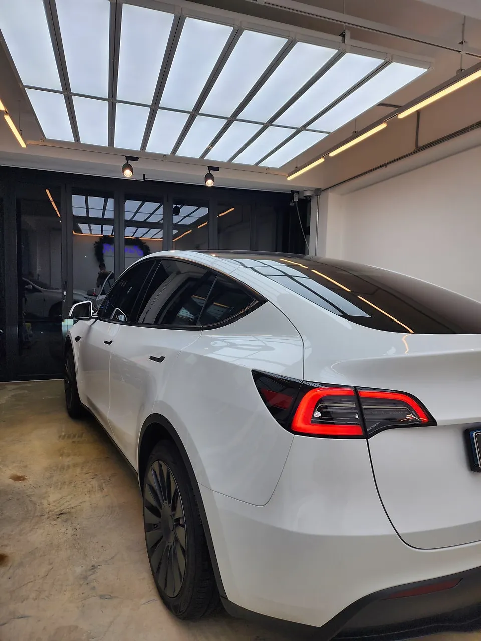 Tesla Model YのPPF施工事例|費用目安・仕上がり 施工写真 2-1