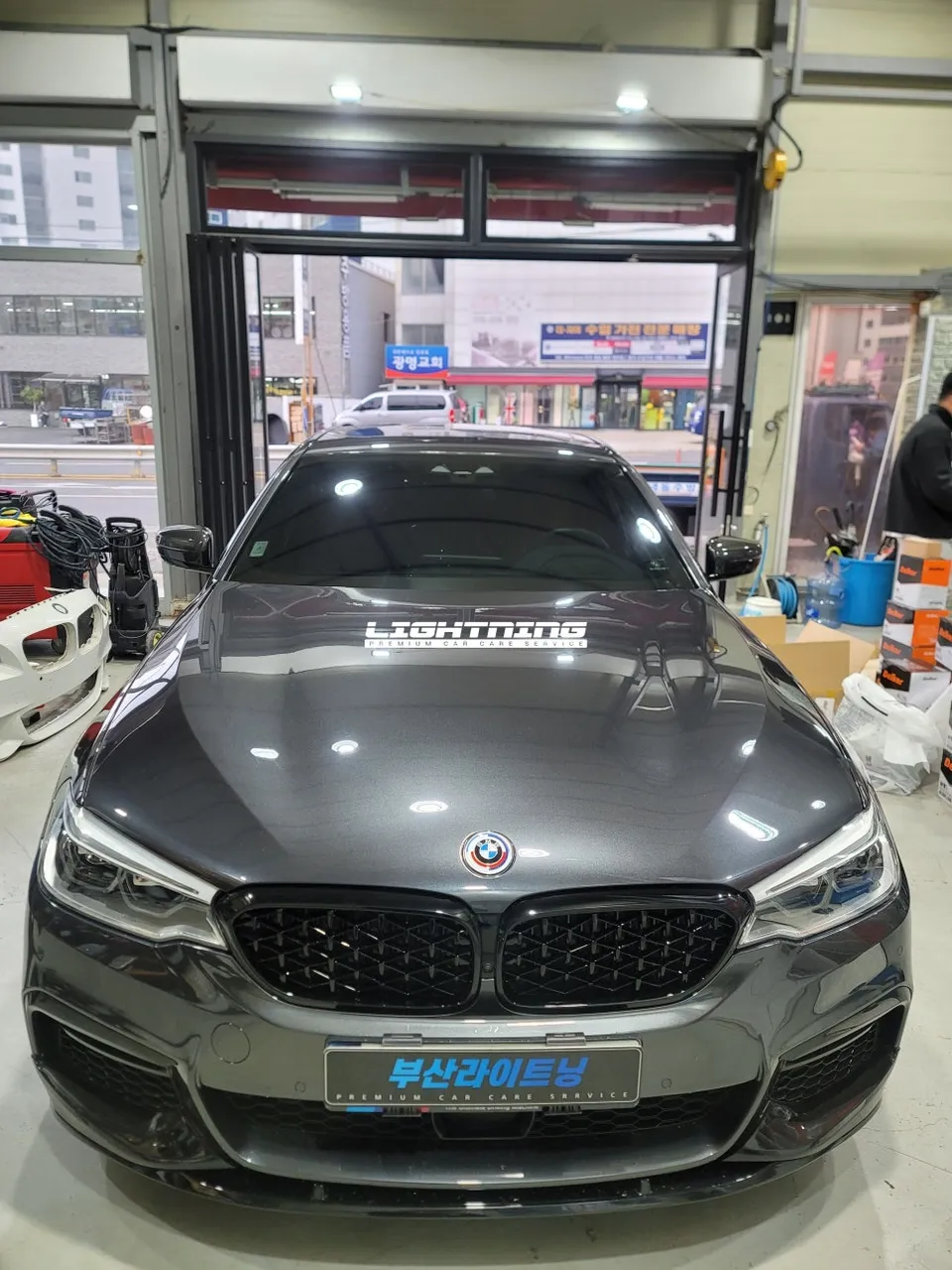 BMW 5 Series body kit - BMW 5 Series Body Kit Installation Review photo 3