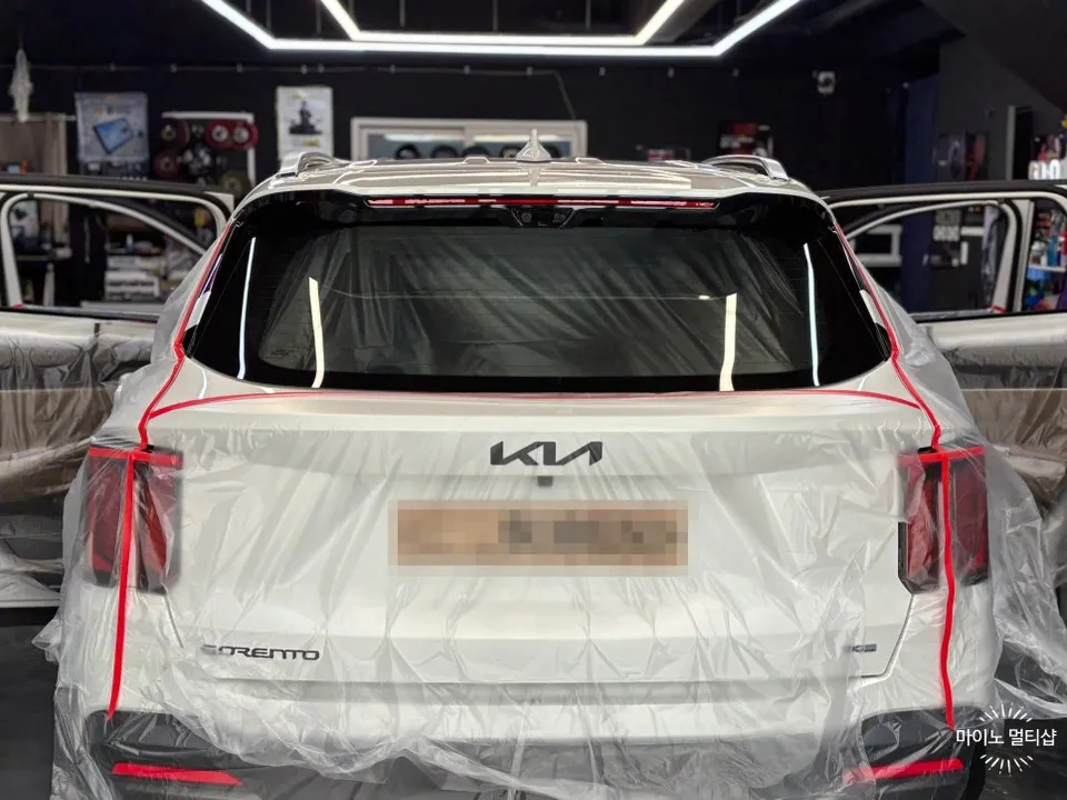 Kia Sorento MQ4のカーフィルム施工事例|費用目安と仕上がり 施工写真 1-2